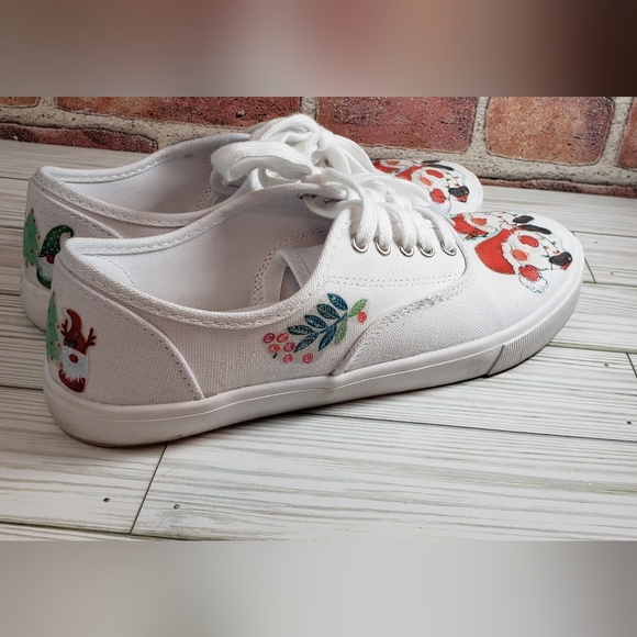 Women's Time and Tru white canvas shoes Christmas gnome decorated size 8½ (sg1) - Picture 8 of 8